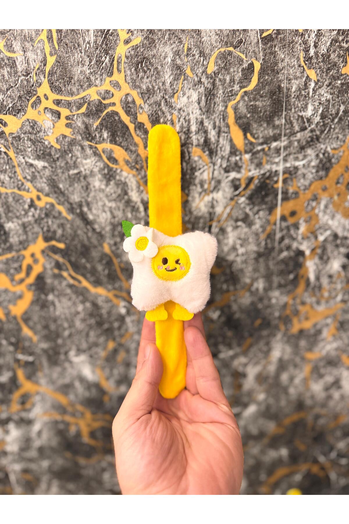 Neşeli Yumurta Peluş Bileklik Oyuncak – Bileğe Vurunca Sarılan Slap Bileklik, Çok Amaçlı Saç Tokası