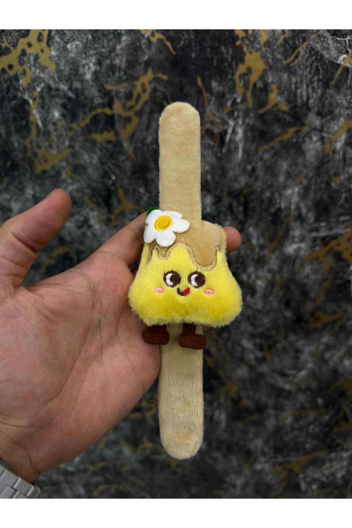 Puding Peluş Bileklik Oyuncak – Bileğe Vurunca Sarılan Slap Bileklik, Çok Amaçlı Saç Tokası