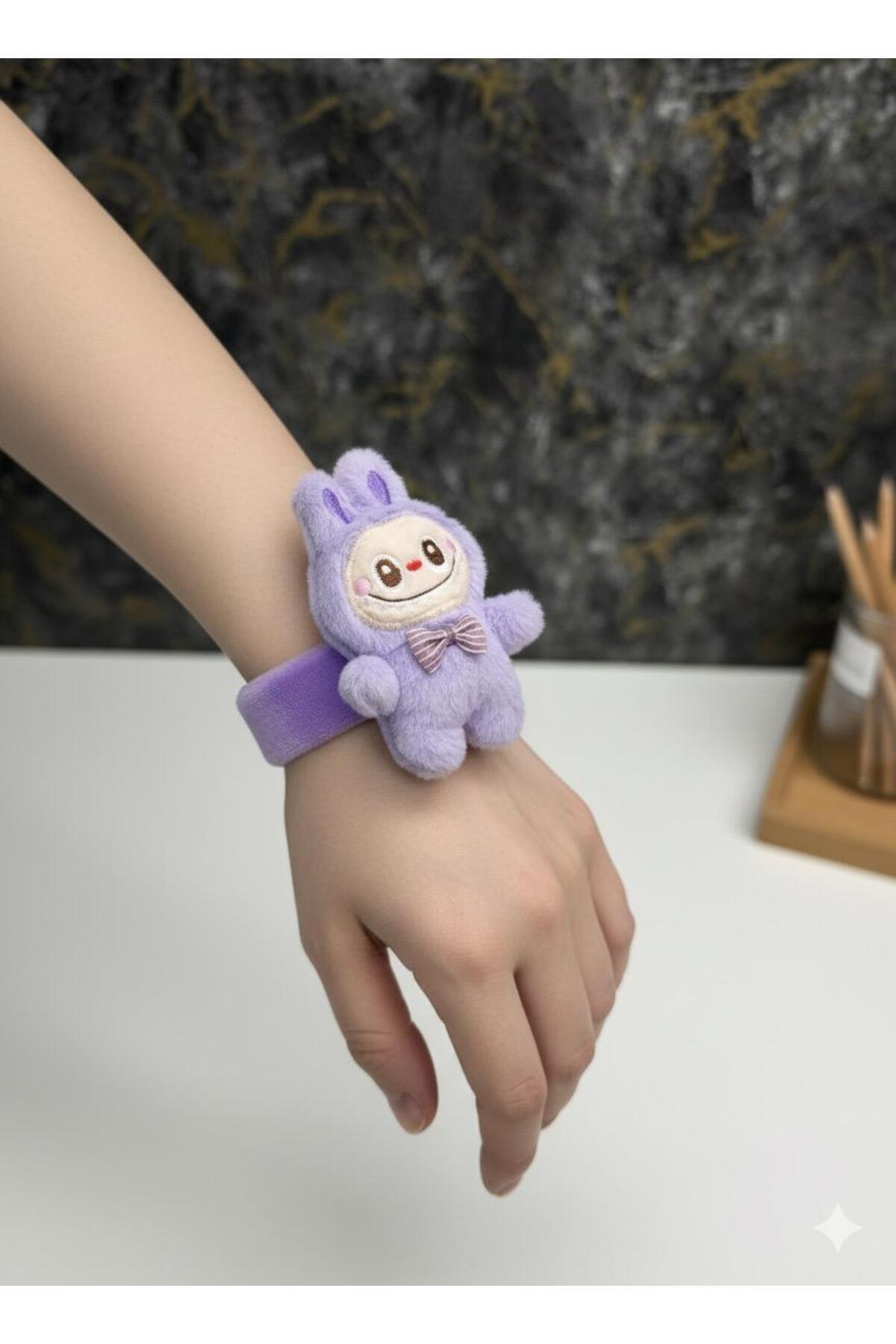 Labubu Peluş Bileklik Oyuncak – Bileğe Vurunca Sarılan Slap Bileklik, Çok Amaçlı Saç Tokası Mor