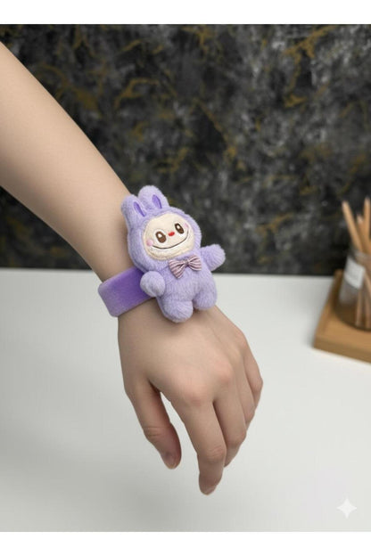 Labubu Peluş Bileklik Oyuncak – Bileğe Vurunca Sarılan Slap Bileklik, Çok Amaçlı Saç Tokası Mor