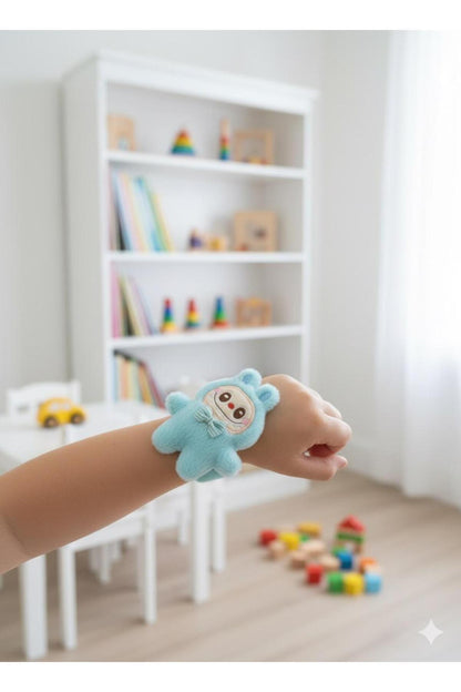 Labubu Peluş Bileklik Oyuncak – Bileğe Vurunca Sarılan Slap Bileklik, Çok Amaçlı Saç Tokası Mavi